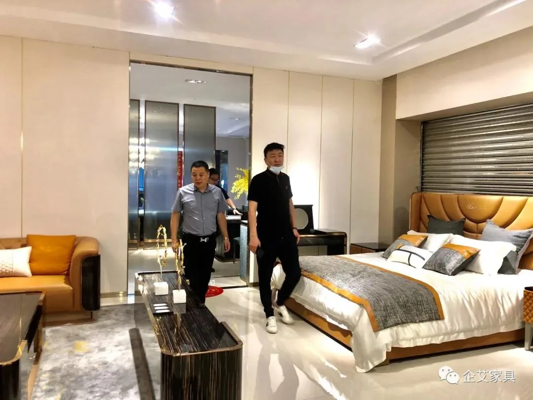 Dealer exchange with Dongguan famous furniture mall